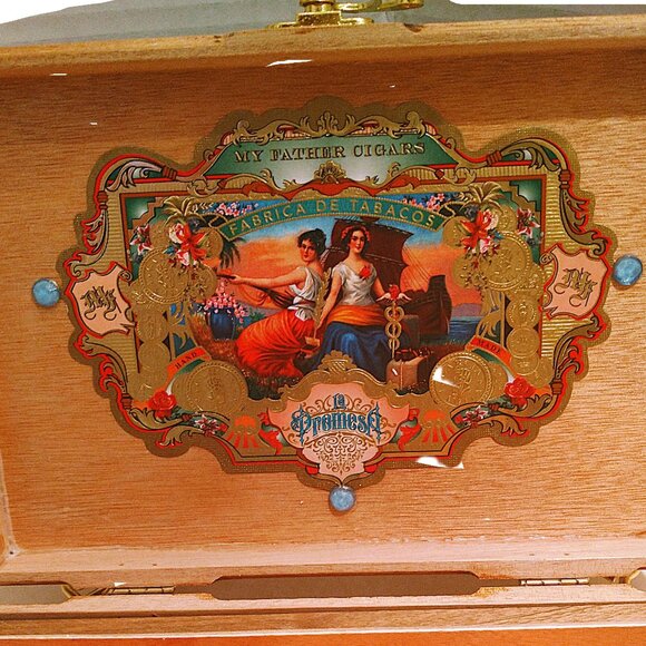 Suenos de Saundra Upcycled Collection, La Promese Cigar Box, Purse - Picture 11 of 12